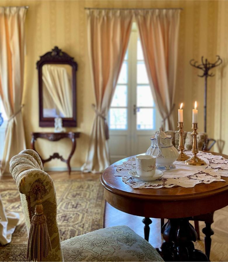 Naeaes Slott Guest House Floda  ภายนอก รูปภาพ