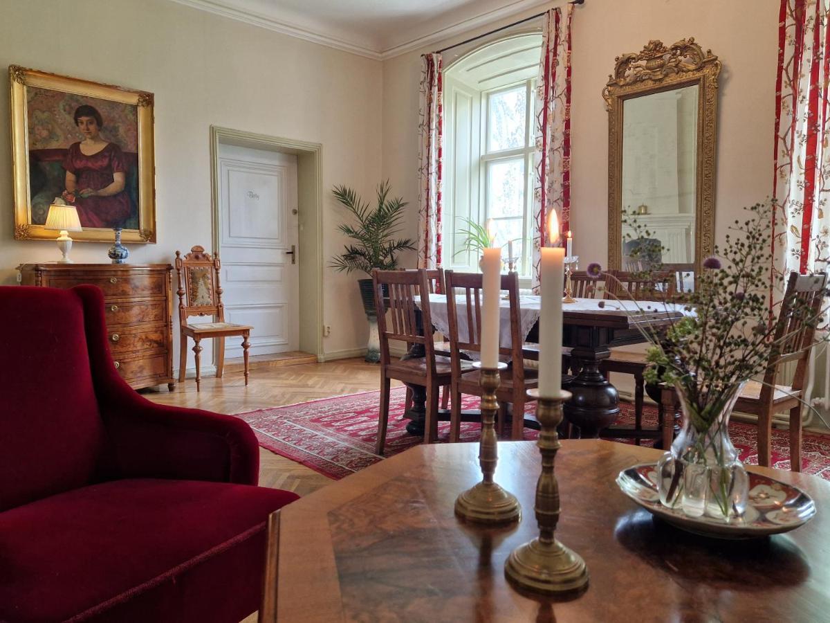 Naeaes Slott Guest House Floda  ภายนอก รูปภาพ