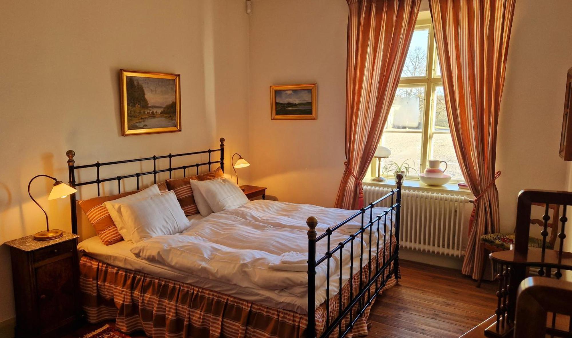 Naeaes Slott Guest House Floda  ภายนอก รูปภาพ