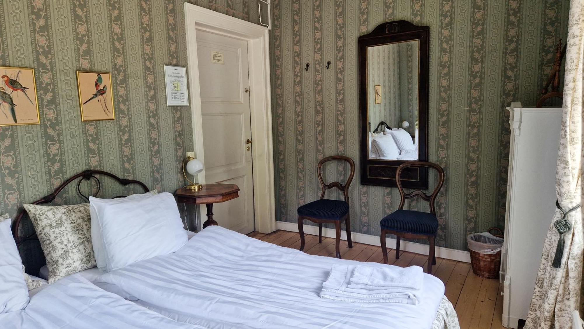 Naeaes Slott Guest House Floda  ภายนอก รูปภาพ