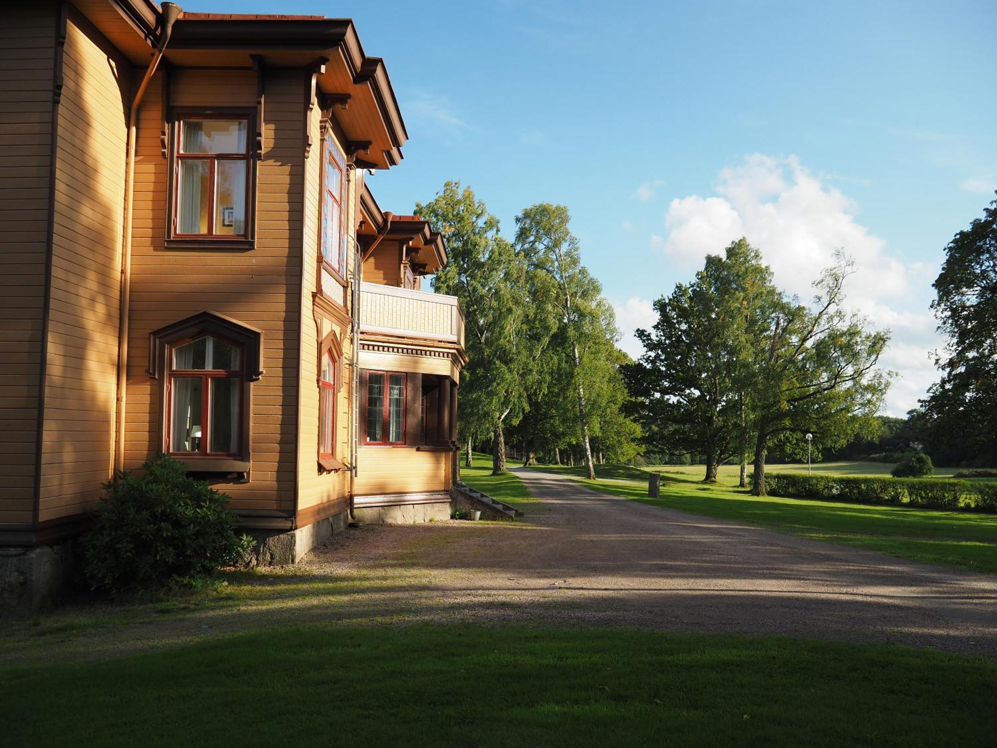 Naeaes Slott Guest House Floda  ภายนอก รูปภาพ