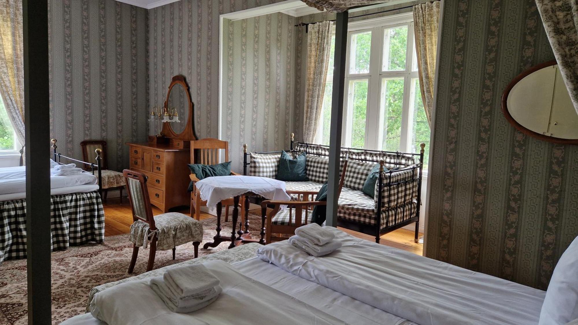 Naeaes Slott Guest House Floda  ภายนอก รูปภาพ